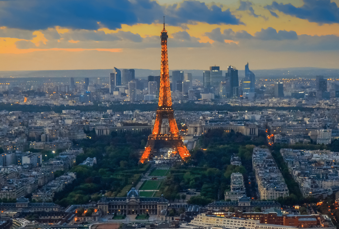 Voyage à Paris : Tour Eiffel ou aventures virtuelles