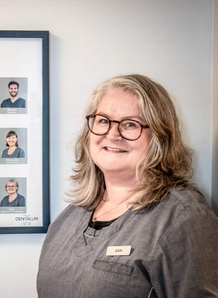 klinikchef ann bredvid alla kollegor